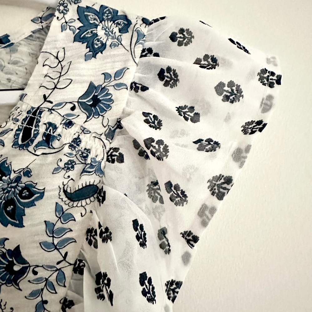 Lucky Brand NWOT cap sleeve top with ruffle details white/blue print size S - Picture 7 of 10